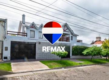 Casa · 390m² · 7 Ambientes · 3 Cocheras · Casa Venta o Permuta Barrio Grand Bourg 5 Dorm