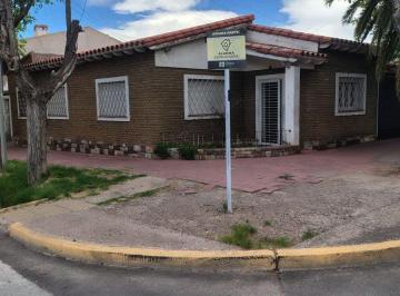 Casa · 159m² · 7 Ambientes · 1 Cochera · Venta Amplia Casa en La Sexta Sección