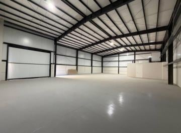 Bodega-Galpón · 400m² · Galpón Estratégico en Alquiler Godoy Cruz