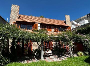 Casa · 235m² · 6 Ambientes · 2 Cocheras · Venta Casa Quinta Sección Ciudad Mendoza