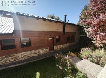 Casa · 170m² · 6 Ambientes · 2 Cocheras · Casa 6 Ambientes - con Vista Al Lago Amplio Jardin con Riego Quincho Deck Venta en Bariloche
