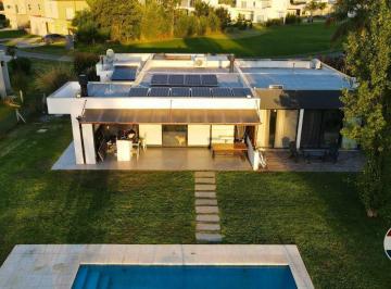 Casa · 142m² · 4 Ambientes · 1 Cochera · Casa 4 Amb Pileta Magdalena Histórico