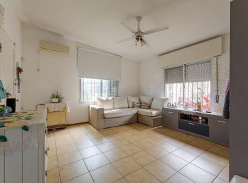 Casa · 160m² · 4 Ambientes · 1 Cochera · Casa de 3 Dorm. con Cochera Doble y Patio