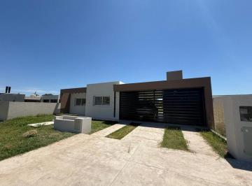 Casa · 110m² · 3 Ambientes · 3 Cocheras · Venta Casa 2 Dorm. Don Mateo