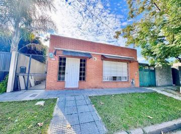 Casa · 145m² · 4 Ambientes · Casa en Venta Quilmes 4amb Apto Cred! Gran Lote!