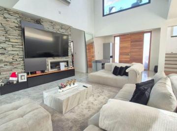 Casa · 322m² · 5 Ambientes · 2 Cocheras · Venta Casa 5 Amb Barrio Terralagos - Canning