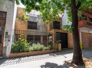 Casa · 210m² · 6 Ambientes · 1 Cochera · Venta 2 Casas Constitución con Parque y Cochera