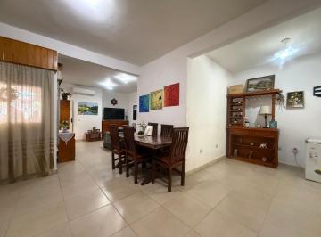 Casa · 62m² · 5 Ambientes · 1 Cochera · Venta Casa 5 Ambientes Bernal Jardin Cochera