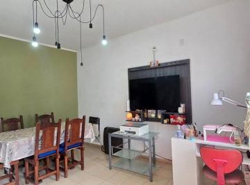 Casa · 67m² · 3 Ambientes · 1 Cochera · Casa en Alquiler con Patio en Ezpeleta