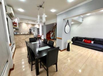 Casa · 200m² · 6 Ambientes · 1 Cochera · Casa 6 Ambientes con Patio en Venta Wilde
