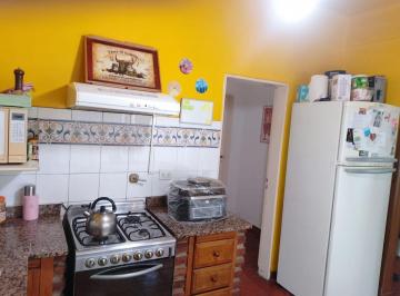 Casa · 125m² · 5 Ambientes · 1 Cochera · Casa de 5 Ambientes con 325 m Centro de Llavallol