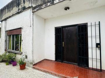 Casa · 70m² · 3 Ambientes · 1 Cochera · Venta Lote 600 m² con 3 Casas Ideal Inversor