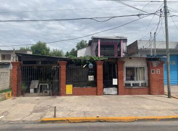 Casa · 117m² · 8 Ambientes · 1 Cochera · Casa en Gra Lote Propio Hurlingham - 646 m²