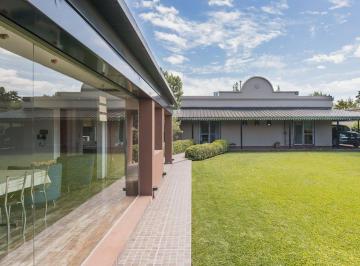 Casa · 280m² · 5 Ambientes · 3 Cocheras · Casa en Venta en San Eduardo 3 Dorm. Pileta