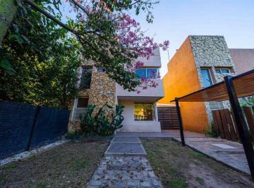 Casa · 170m² · 4 Ambientes · 2 Cocheras · Casa en Venta en Fisherton 3 Dorm. Pileta