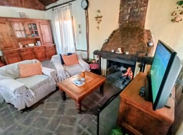 Casa · 72m² · 4 Ambientes · 2 Cocheras · Cabaña en Venta en Vertientes Luján de Cuyo