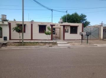 Casa · 440m² · 3 Ambientes · 1 Cochera · Venta de Complejo de Departamentos en Guaymallen