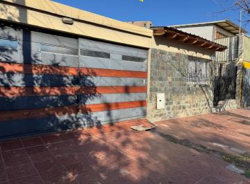 Casa · 116m² · 2 Ambientes · 3 Cocheras · Casa en Cerrillos Sur