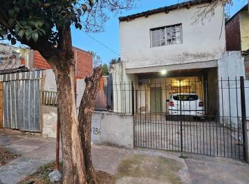 Casa · 80m² · 3 Ambientes · 1 Cochera · Venta Casa 3 Amb 2 Plantas Moreno Sur Retasada
