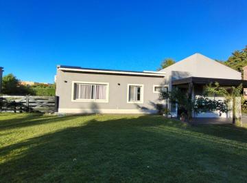 Casa · 154m² · 4 Ambientes · 3 Cocheras · Venta 4 Amb. C/ Pileta en Marinas del Pilar - 782 m