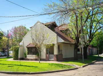 Casa · 145m² · 5 Ambientes · 2 Cocheras · Venta de Casa 5 Ambientes Adrogue Centro Pileta
