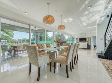 Casa · 218m² · 6 Ambientes · 3 Cocheras · Excelente Casa en Haras del Sol Pilar