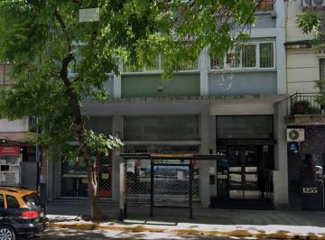 Local comercial · 807m² · Local Comercial Oficinas en 3 Pisos Monserrat
