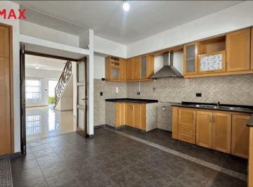 Casa · 160m² · 4 Ambientes · 1 Cochera · Venta 4 Amb. Quilmes Jardin y Cochera Sin Expensas