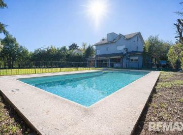 Casa · 263m² · 4 Ambientes · 2 Cocheras · Venta Casa 4 Amb Santa Maria de Los Olivos - Permut