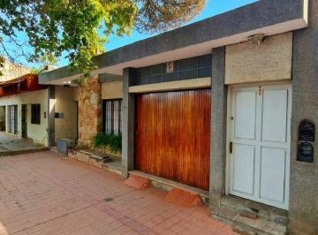 Casa · 270m² · 7 Ambientes · 1 Cochera · Venta Casa Centrica Mas 2 Departamentos San Rafael