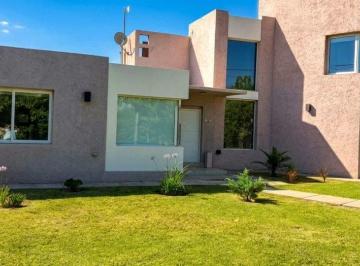 Casa · 310m² · 6 Ambientes · 2 Cocheras · Venta Casa de Categoría B° Las Lavandas San Rafael
