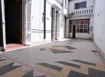 Casa · 180m² · 5 Ambientes · Venta Casa Apta Comercial en Barracas