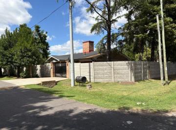 Casa · 100m² · 4 Ambientes · 2 Cocheras · Venta Casa 4 Ambientes La Bota Benavidez - Pileta