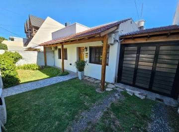 Casa · 93m² · 3 Ambientes · 2 Cocheras · Casa en Venta 3 Amb Martin Coronado con Jardin