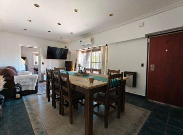 Casa · 181m² · 6 Ambientes · 1 Cochera · Casa 6 Amb C/ Patio, Garage y Playroom, Hurlingham
