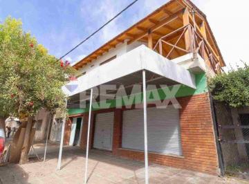 Casa · 233m² · 8 Ambientes · 3 Cocheras · Venta de Casa, Local y 2 Departamentos