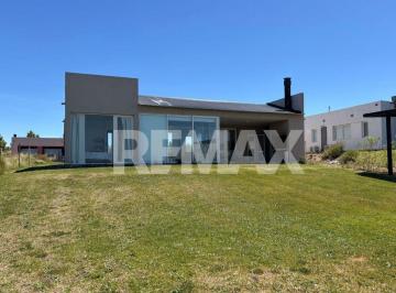Casa · 110m² · 3 Ambientes · 1 Cochera · Casa en Venta en La Peninsula