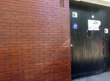Local comercial · 300m² · 2 Cocheras · Venta V Crespo Galpon Local Garage Comercial