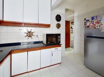 Departamento · 128m² · 6 Ambientes · 1 Cochera · Venta Depto Recoleta 6 Amb Cfte Balcon Luz a Prof