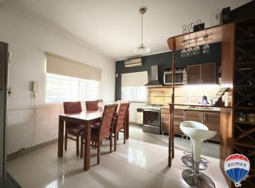 Casa · 115m² · 6 Ambientes · 2 Cocheras · Casa en Venta Quilmes 3 Dormi Pileta + Depto Oport