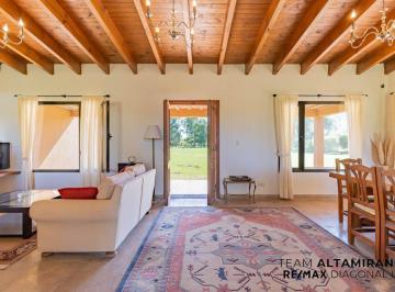 Casa · 178m² · 5 Ambientes · 1 Cochera · Casa en Venta en Laguna Vitel