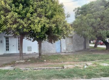 Casa · 115m² · 8 Ambientes · Venta Casa Sobre Av