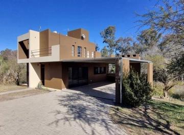 Casa · 105m² · 3 Ambientes · 2 Cocheras · Venta Casa Cumbres del Golf - Villa Allende