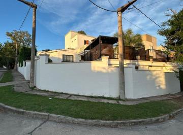 Casa · 320m² · 8 Ambientes · 3 Cocheras · Venta Casa 4 Dorm B° El Refugio Recta Martinolli