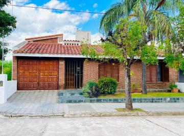 Casa · 165m² · 4 Ambientes · 2 Cocheras · Venta Casa Urca 3 Dorm + Altillo