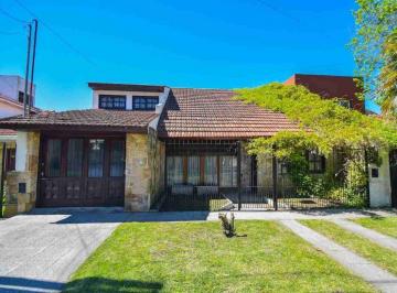 Casa · 231m² · 6 Ambientes · 1 Cochera · Venta Casa 6 Ambientes en Barrio Constitución