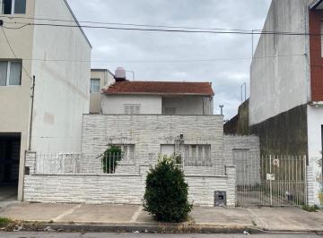 Casa · 122m² · 3 Ambientes · 1 Cochera · Venta Casa 3 Amb a Reciclar + Dpto 2 Amb San Jose
