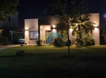 Casa · 120m² · 4 Ambientes · 1 Cochera · Casa en Alquiler en San Eduardo, Pilar del Este
