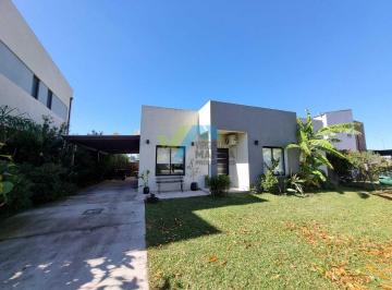 Casa · 120m² · 4 Ambientes · 1 Cochera · Casa en Alquiler en San Eduardo, Pilar del Este