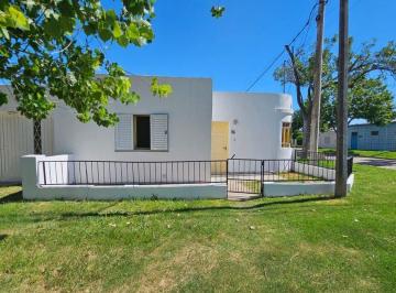 Casa · 139m² · 4 Ambientes · 2 Cocheras · Venta/casa Esquina/barrio Amancay